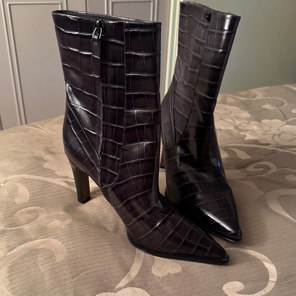 Elegant Black Croc-Embossed Ankle Boots